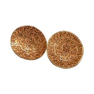 VINTAGE GOLD TONE ROUND MEDALLION CLIP ON EARRINGS
